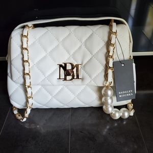 New BADGLEY MISCHKA CROSSBODY QUILTED messanger BAG WHITE purls $129 lock